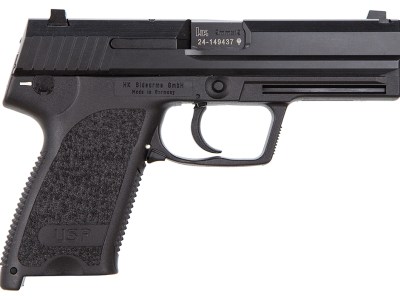 HK 81000307 USP V1 SA/DA 9mm Luger Caliber with 4.25″ Barrel, 15+1 Capacity, Overall Black Finish, Serrated Trigger Guard Frame, Serrated Steel Slide & Polymer Grip Includes 2 Mags